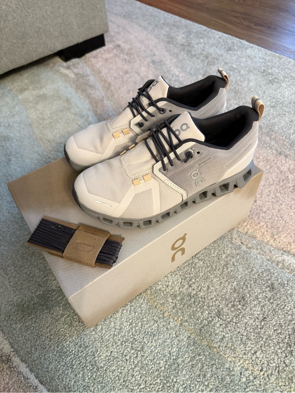 On Cloud Running womens Running Shoes - Sand/Black